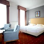 Paris Hotel