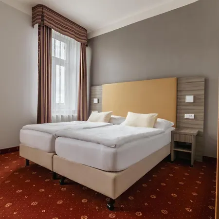מלון Paris 3*